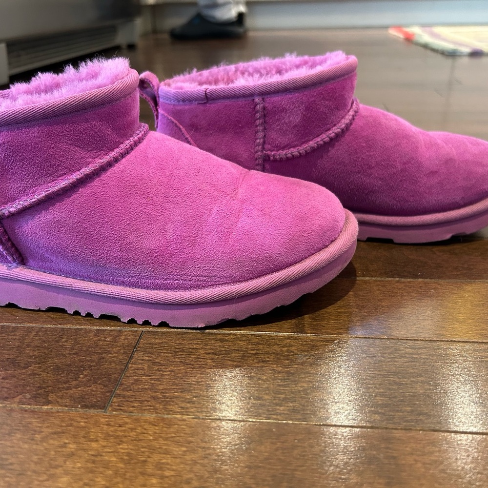 UGG Big Kids Boots in Vibrant Pink, Size 4